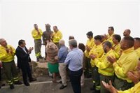 Una estatua en Sierra Bermeja homenajea al bombero forestal fallecido en el incendio de 2021