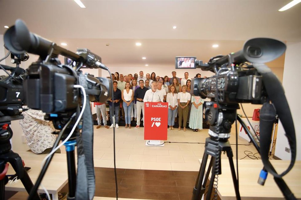 El secretario general del PSOE Canarias, Ángel Víctor Torres