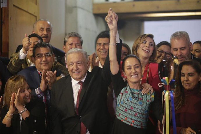 Andrés Manuel López Obrador y Clauda Sheinbaum