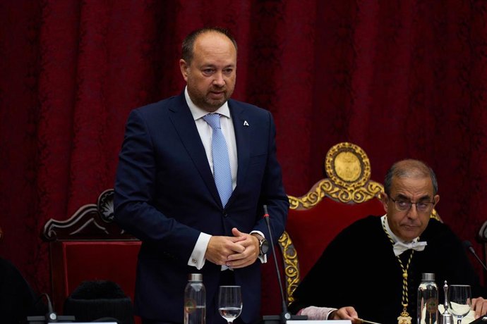 El secretario general de Universidades, Ramón Herrera, interviene durante el acto de inauguración del curso académico 2023/2024 de la Universidad de Sevilla.