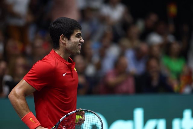 Archivo - Carlos Alcaraz of Spain celebrates the victory against Soonwoo Kwon of Korea during the Davis Cup by Rakuten 2022, Finals Group B, tennis match 2 played between Spain and Korea at Fuente de San Luis pavilion on September 18, 2022, in Valencia, S