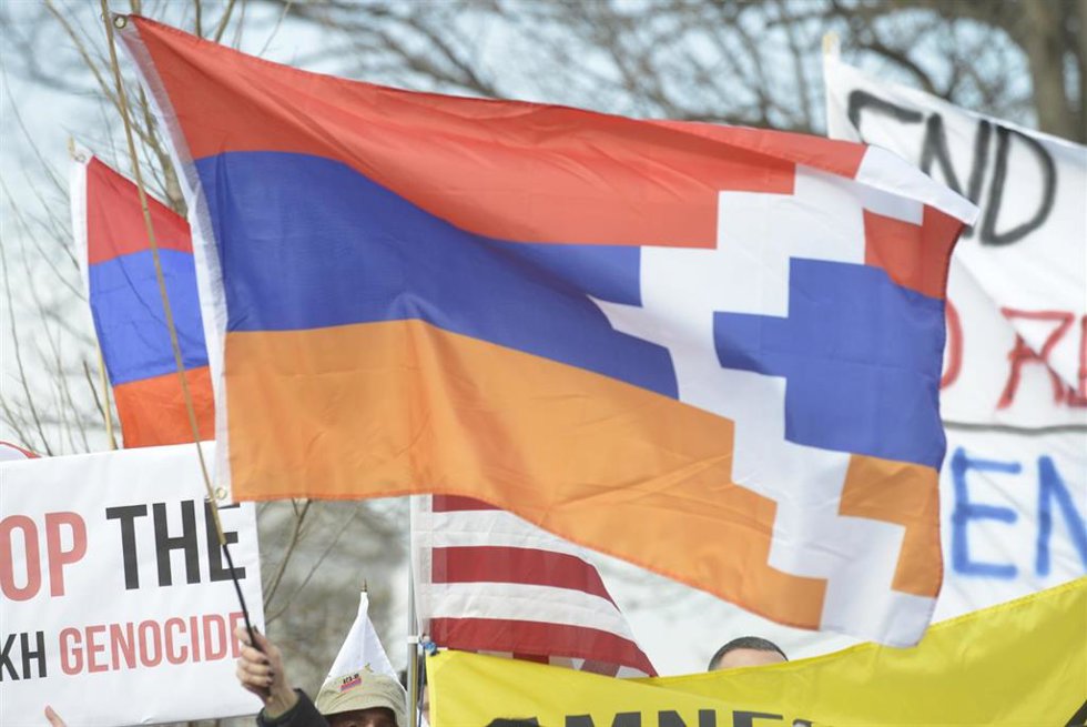 Archivo - Bandera de la autoproclamada república de Artsaj, creada por los armenios de Nagorno-Karabaj