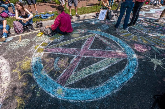 Archivo - Manifestación del grupo ecologista Extinction Rebellion en La Haya