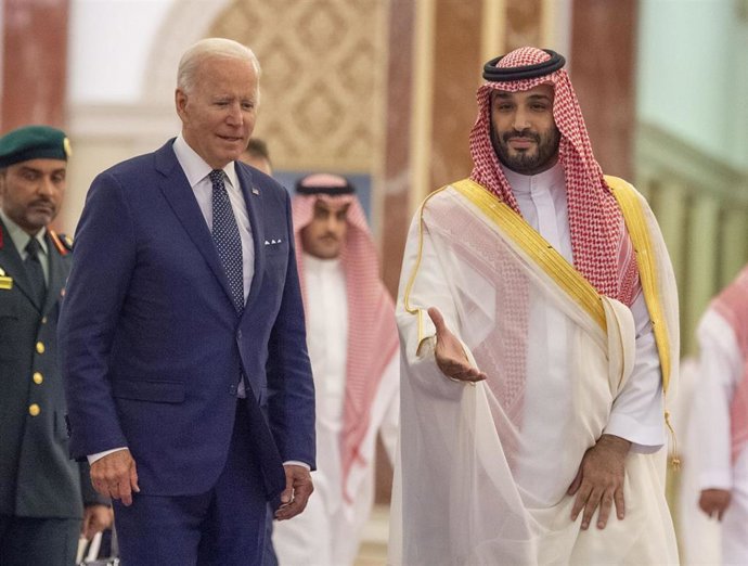 Archivo - El príncipe heredero saudí, Mohammed bin Salman, y el presidente de EEUU, Joe Biden .