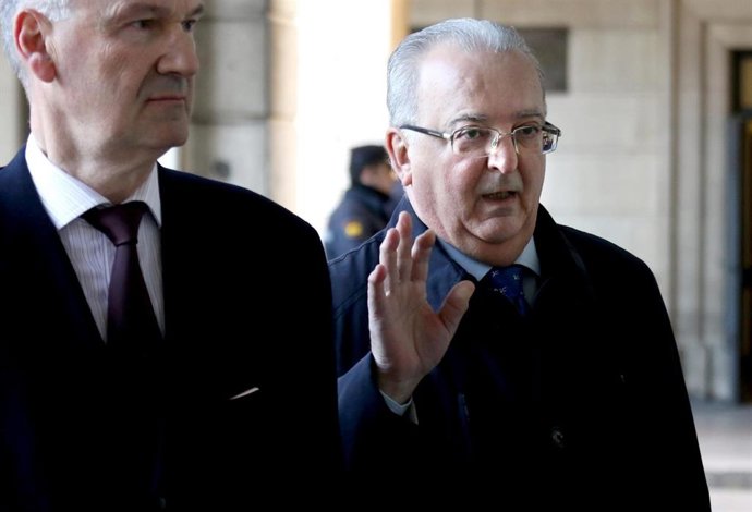 Archivo - El exconsejero Antonio Fernández llega a la Audiencia para el juicio de los ERE