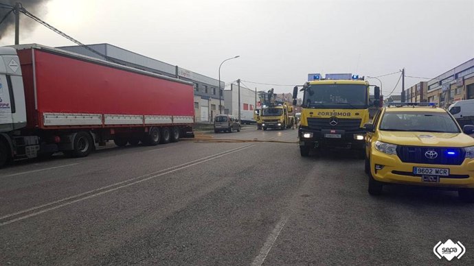 Un incendio industrial en el polígono de Asipo, en Llanera, obliga a activar el Platerpa en situación 0