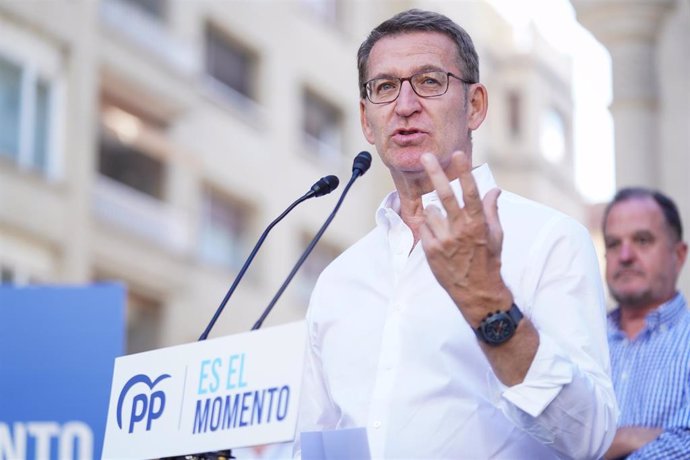 Archivo - El líder nacional del Partido Popular y candidato a la presidencia del Gobierno, Alberto Núñez Feijóo, participa en un acto de campaña electoral de cara al 23J, a 15 de julio de 2023, en Vitoria Gasteiz, Álava, País Vasco (España).