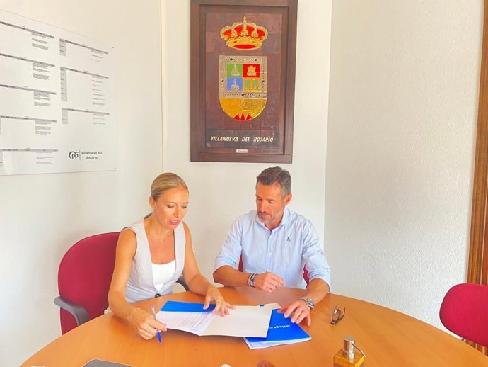 La diputada Nieves Atencia y el alcalde Ignacio Ramos.