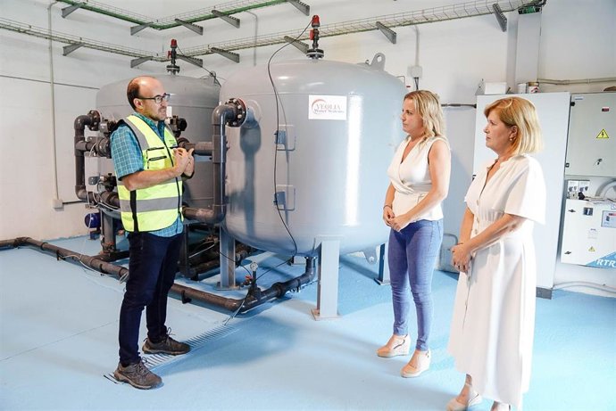 La diputada provincial María Luisa Cruz visita la ETAP de Huércija (Almería)