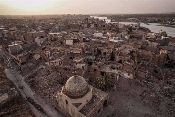 Archivo - Mezquita de Al Nuri de Mosul, en primer plano, en una imagen de archivo.