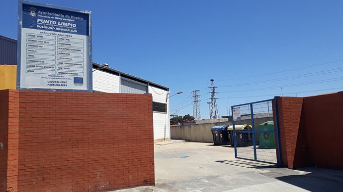 Nota De Prensa Y Fotografía: Puntos Limpios