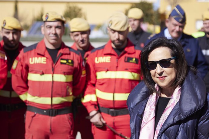 Archivo - La ministra de Defensa, Margarita Robles, durante la visita al Segundo Batallón de Intervención en Emergencias (BIEM II) en la Base Militar de Morón de la Frontera, a 27 de febrero de 2023 en Sevilla (Andalucía, España). La ministra de Defensa