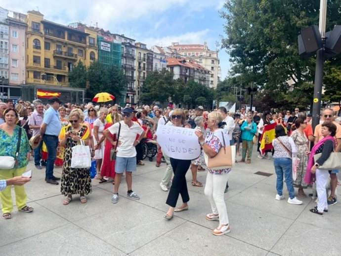 Concentración en Santander en contra de una amnistía a los impulsores del 'procés' en Cataluña