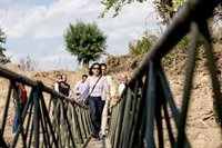 Robles visita a la Brigada Paracaidista y a la UME en Aldea del Fresno por los efectos de la DANA