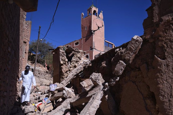 Minarete de la mezquita del pueblo afectada por el terremoto, a 10 de septiembre de 2023, en Moulay Brahim, provincia de Al Haouz (Marruecos). Al menos 2.012 personas han muerto y otras 2.059 han resultado heridas, 1.404 en estado crítico, a causa del t