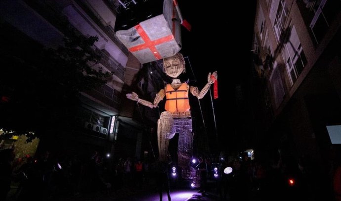 Espectáculo 'Mo et le ruban rouge' de la compañía L'homme debout