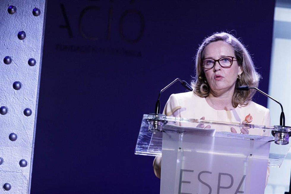 Archivo - La vicepresidenta primera y ministra de Asuntos Económicos y Transformación Digital, Nadia Calviño, interviene en la Jornada Confederal Agenda Digital Web 3.0. Tecnología, Gobernanza, Trabajo, en la Fundación Telefónica, a 27 de abril de 202