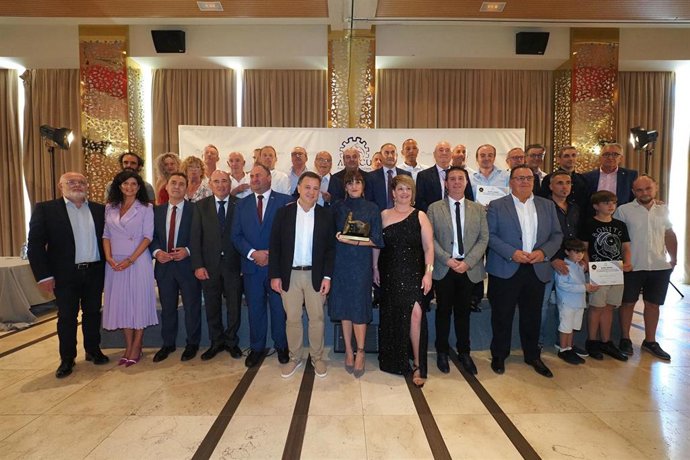 Acto de hermandad de Aprecu en la Feria.