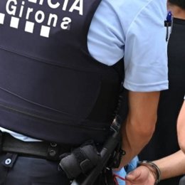 La Policía Municipal de Girona ha detenido a una mujer este domingo