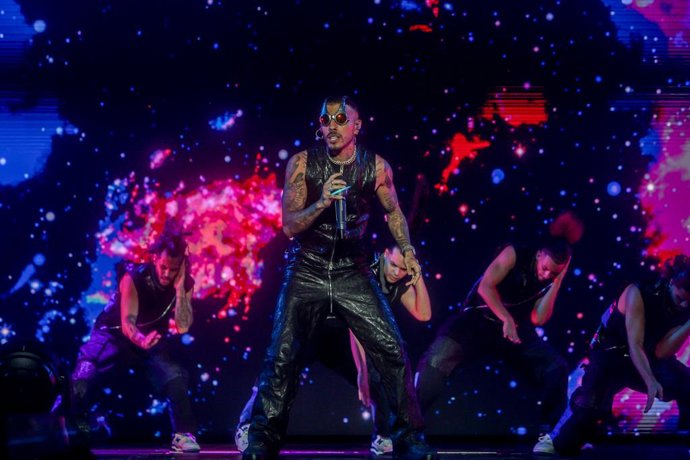 El cantante Rauw Alejandro durante su concierto en el Wizink Center, a 10 de septiembre, en Madrid (España). El también compositor y productor puerto riqueño actúa esta noche dentro de su gira Saturno World Tour en Madrid donde presenta su tercer álbum 