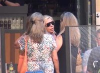 Terelu Campos y Carmen Borrego, emocionante reencuentro con amigas antes de su último adiós a su madre en Málaga