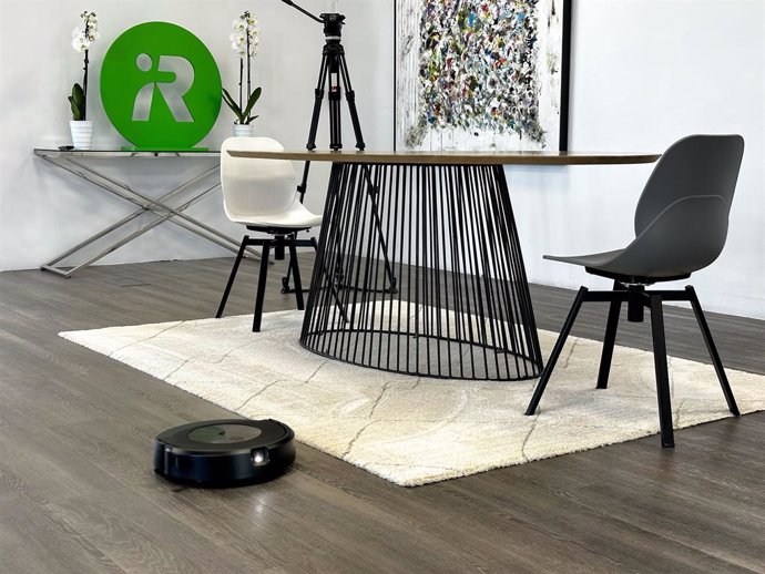 El robot aspirador y friegasuelos 2 en 1 Roomba Combo j9+