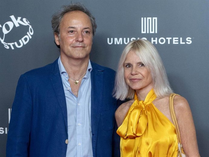Narcís Rebollo y Eugenia Martínez de Irujo, durante el photocall de la inauguración del UMusic Hotel Madrid