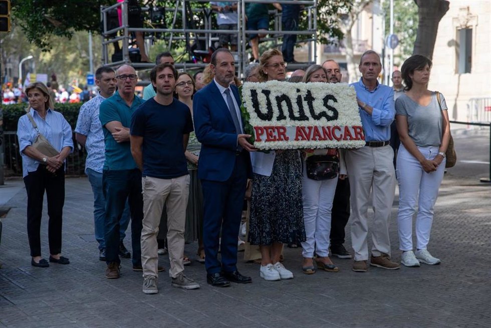 Ofrenda floral de Units per Avanar, encabezada por el secretario general Ramon Espadaler.