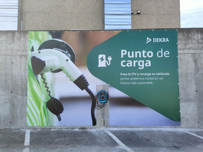 DEKRA instala puntos de carga.
