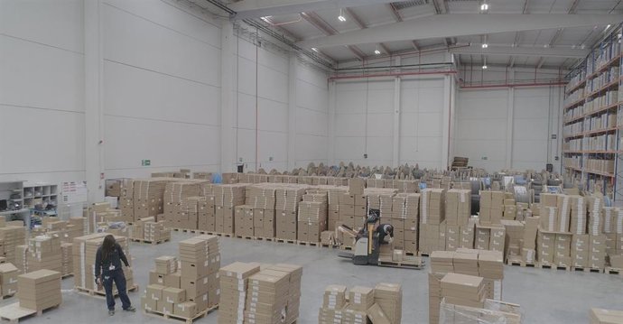 Archivo - Almacen de AliExpress en Madrid.