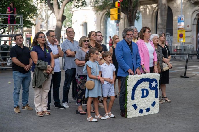 Els portaveu de Demcrates per Catalunya, Toni Castell i Assumpció Lailla, en l'ofrena floral per la Diada a Barcelona