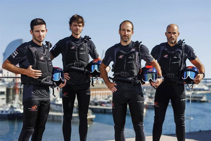 De izda a dcha: Maxime Bachelin, Bryan Mettraux, Arnaud Psarofaghis e Yves Detrey