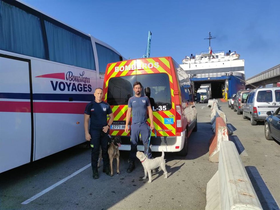 Bomberos y canes de rescate de Almuñécar, rumbo a Marruecos