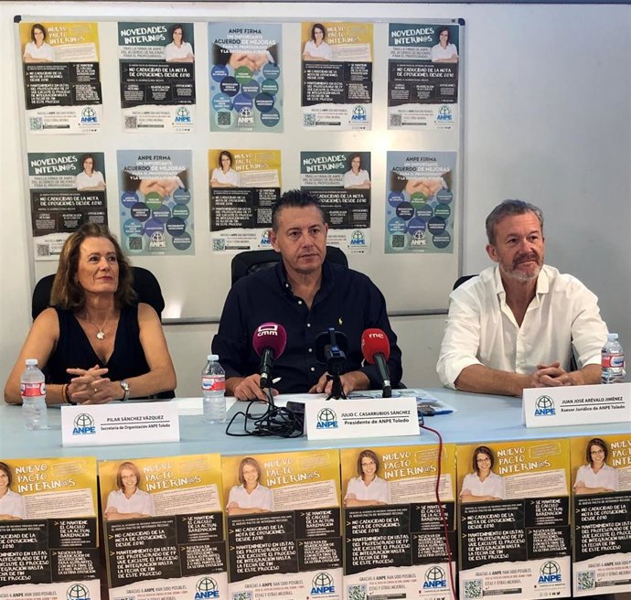 El presidente de ANPE Toledo, Julio César Casarrubios, en rueda de prensa.