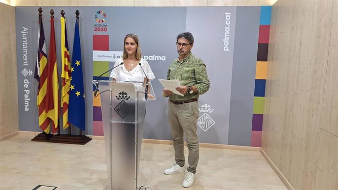 La concejal Lourdes Roca presenta el programa de actividades en los Casales de Barrio.
