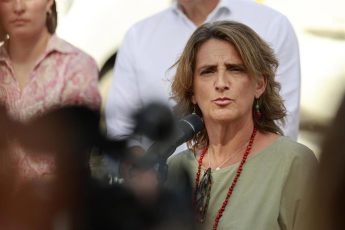 La vicepresidenta tercera y ministra para la Transición Ecológica y el Reto Demográfico, Teresa Ribera, ofrece una rueda de prensa tras su visita de ayer al Puesto de Mando Avanzado, a 24 de agosto de 2023, en Arafo, Tenerife, Islas Canarias (España). 