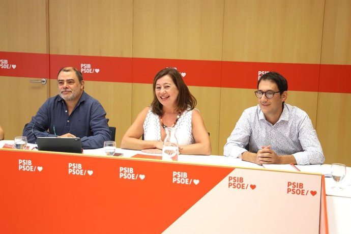 La secretaria general del PSIB-PSOE, Francina Armengol, preside la reunión del partido coincidiendo con el inicio de las sesiones plenarias.