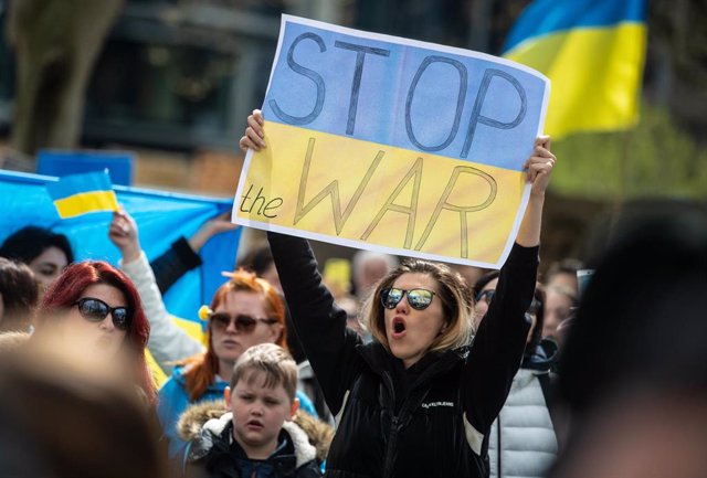 Archivo - Imagen de archivo de una protesta contra la invasión de Ucrania. 