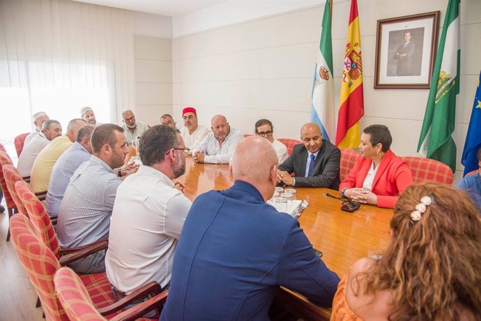 La reunión, celebrada en la sala de recepciones del Ayuntamiento de Torremolinos, ha contado con la representación de la comunidad marroquí a través de las entidades Comunidad Musulmana Houda y la Asociación  Musulmana Solidaria La Paz, entre otras.