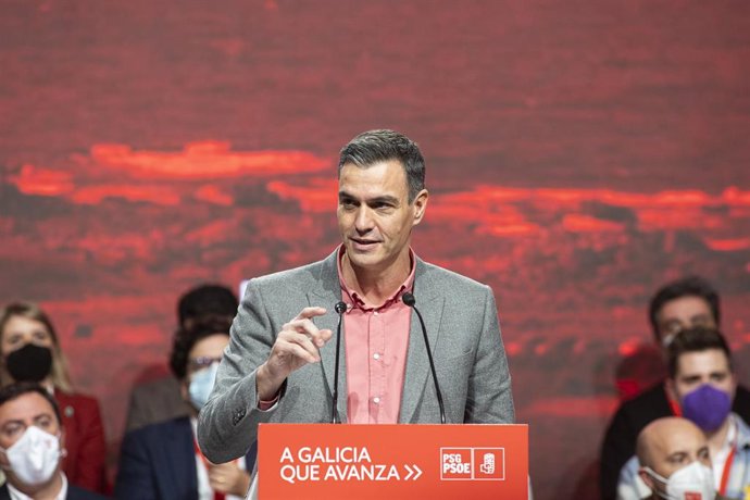 Archivo - El secretario general del PSOE y presidente del Gobierno, Pedro Sánchez, interviene en la primera jornada del 14 Congreso del PSdeG