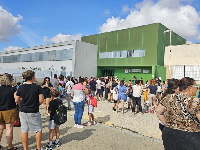 El Ayuntamiento ha invertido este año más de 700.000 euros para la puesta a punto de los centros educativos de primaria en los que el Consistorio alcalareño es competente.