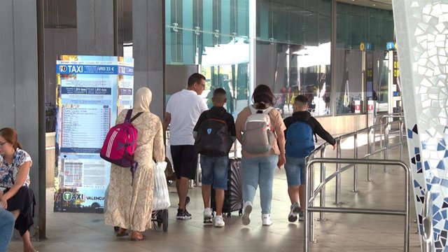 Pasajeros procedentes de Marruecos en el Aeropuerto de Valencia