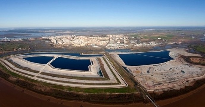 Archivo - Balsas de fosfoyesos en Huelva.