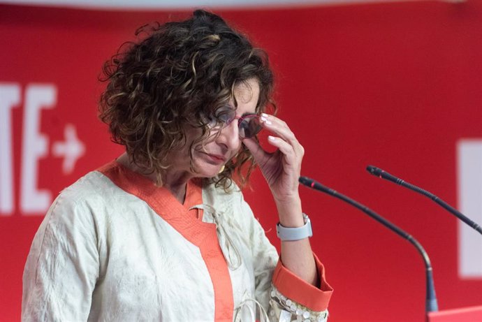 La vicesecretaria general del PSOE y ministra de Hacienda en funciones, María Jesús Montero, ofrece una rueda de prensa tras la reunión de la Comisión Ejecutiva Federal del PSOE, en la sede del PSOE, a 11 de septiembre de 2023, en Madrid (España). 