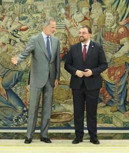 El Rey de España, Felipe VI, recibe en audiencia al presidente del Principado de Asturias, Adrián Barbón, en el Palacio de la Zarzuela, a 11 de septiembre de 2023, en Madrid (España). 