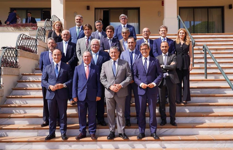 Presentación de la memoria de la Asociación de Grandes Industrias del Campo de Gibraltar (AGI) en Los Barrios (Cádiz).