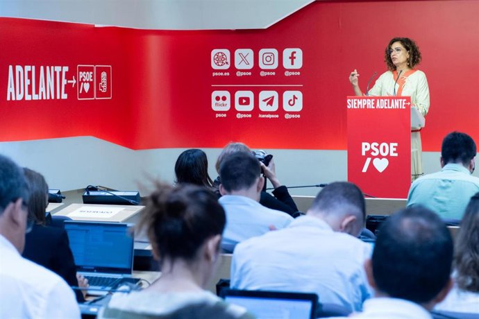La vicesecretaria general del PSOE y ministra de Hacienda en funciones, María Jesús Montero, ofrece una rueda de prensa tras la reunión de la Comisión Ejecutiva Federal del PSOE, en la sede del PSOE.