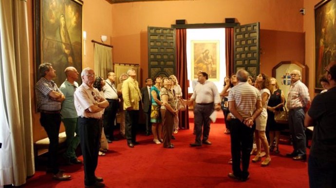 Imagen de archivo de las visitas culturales al Palacio Arzobispal de Sevilla.