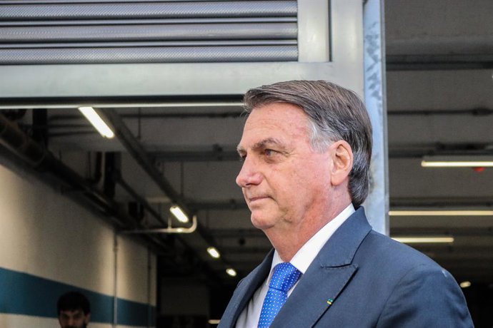Archivo - July 12, 2023, Brasilia, Distrito Federal, Brasil: Brasilia (DF), 07/12/2023 - POLITICS/PF/BOLSONARO - Former President of the Federative Republic of Brazil Jair Messias Bolsonaro speaks to the press on his way out after giving testimony to th