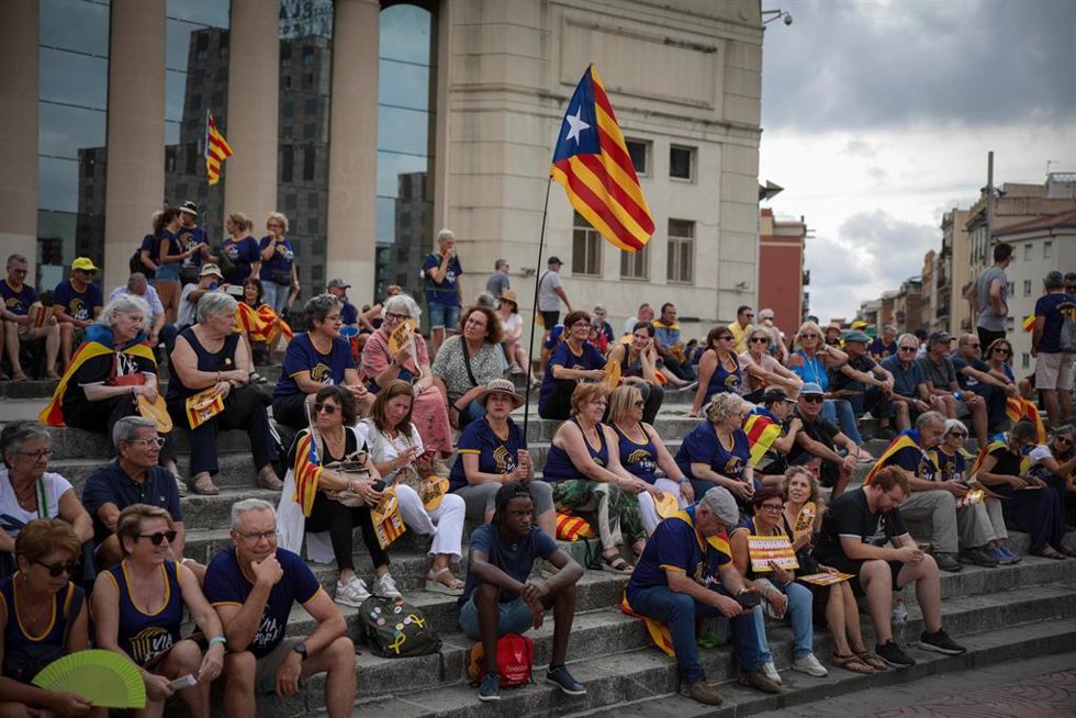 Diada.- Arrancan 2 de las 4 columnas de la manifestación de la ANC bajo el lema 'Via fora'